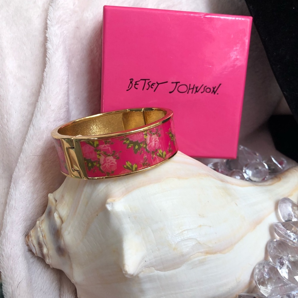 NWT Betsey Johnson Floral Bangle